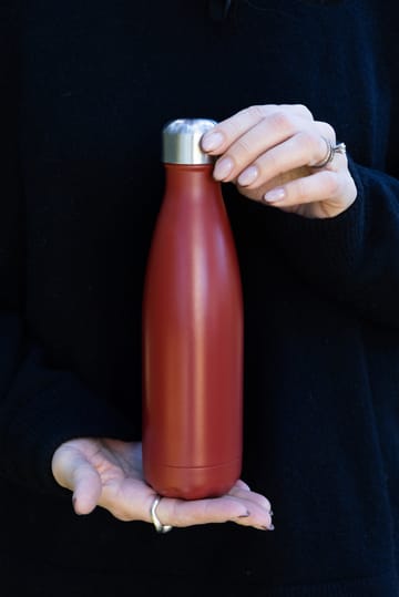 Nils teräspullo 50 cl - Punainen Pantone - Sagaform
