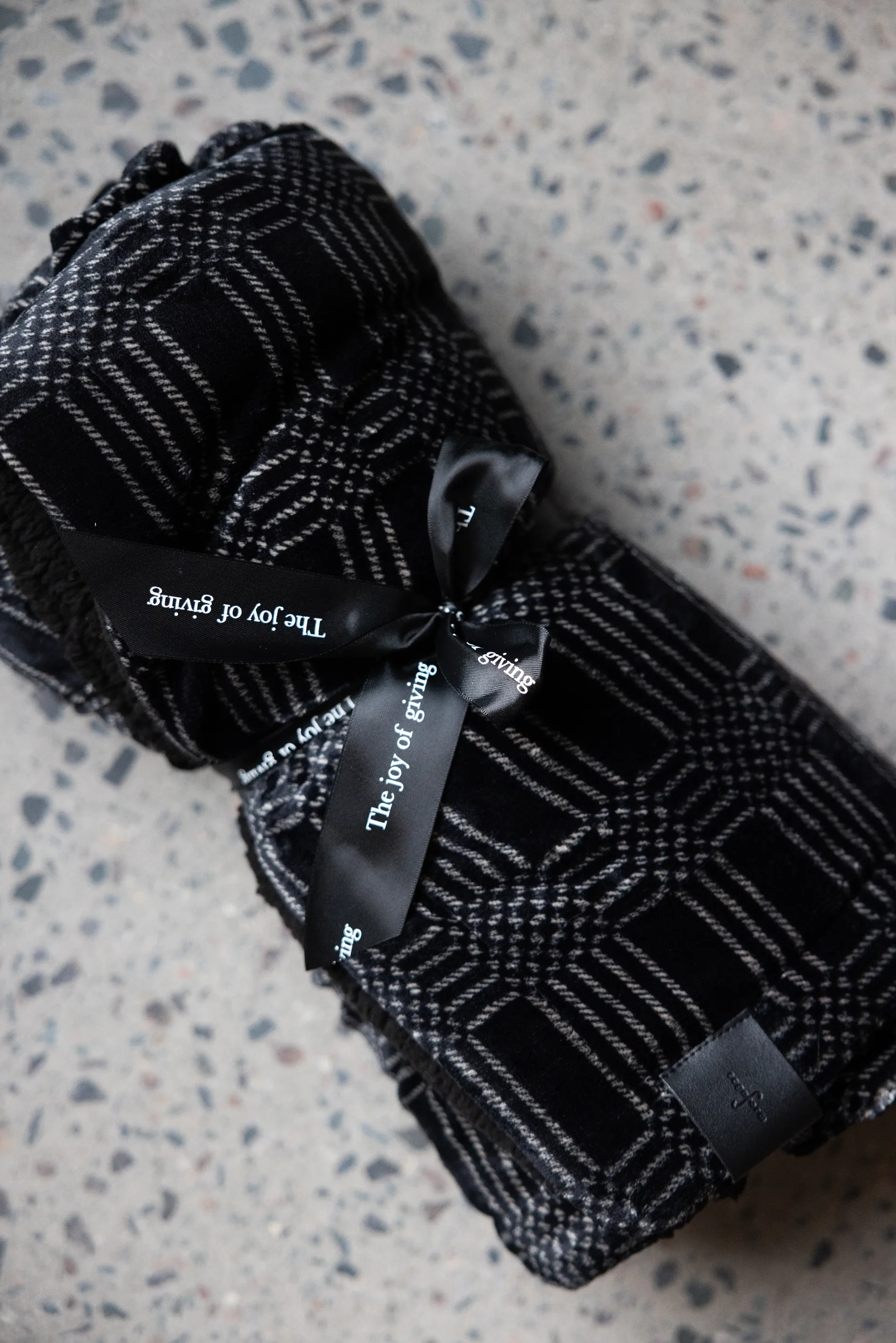 Rut fleecepeitto 130x170 cm, Musta Sagaform