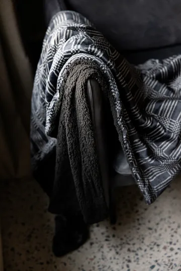 Rut fleecepeitto 130x170 cm - Musta - Sagaform