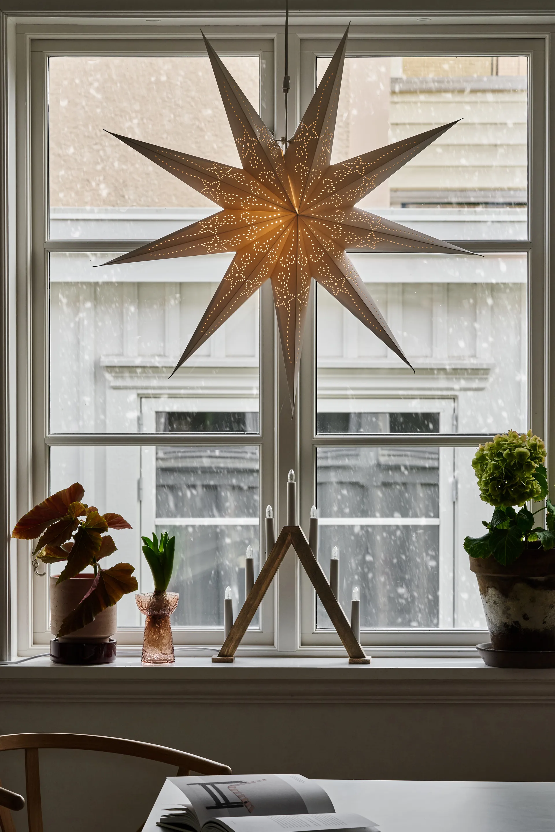 Nord adventtikynttelikkö 40 cm, Tummaksi petsattu Scandi Living