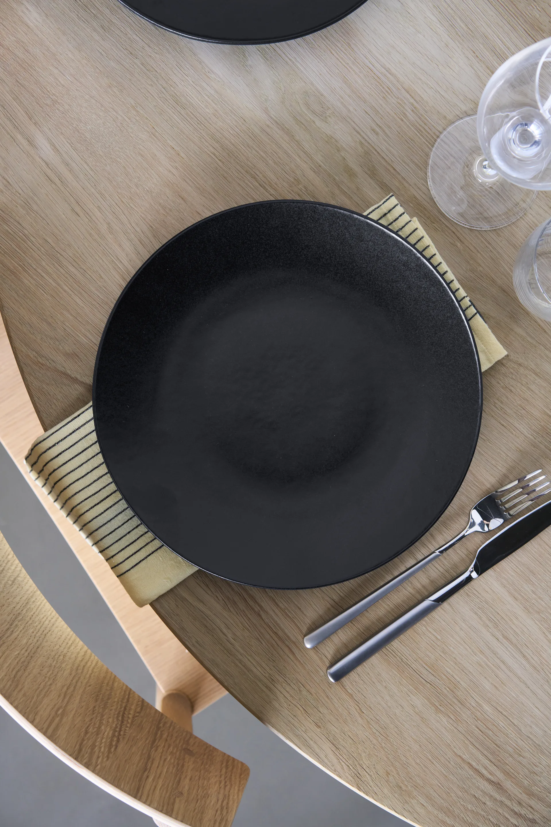 Terra ruokalautanen, Musta kivitavara, Ø26,5 cm Scandi Living