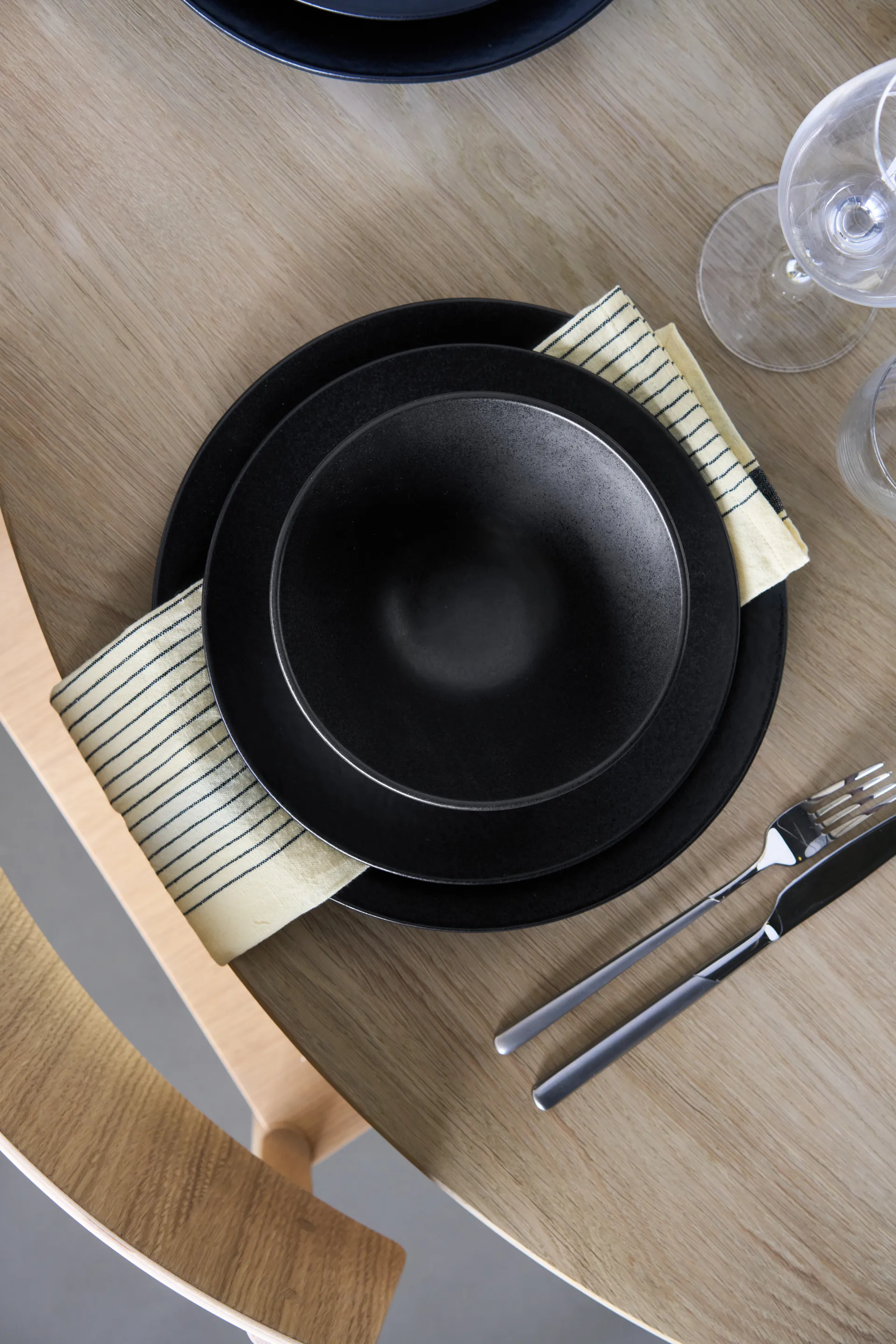 Terra ruokalautanen, Musta kivitavara, Ø26,5 cm Scandi Living