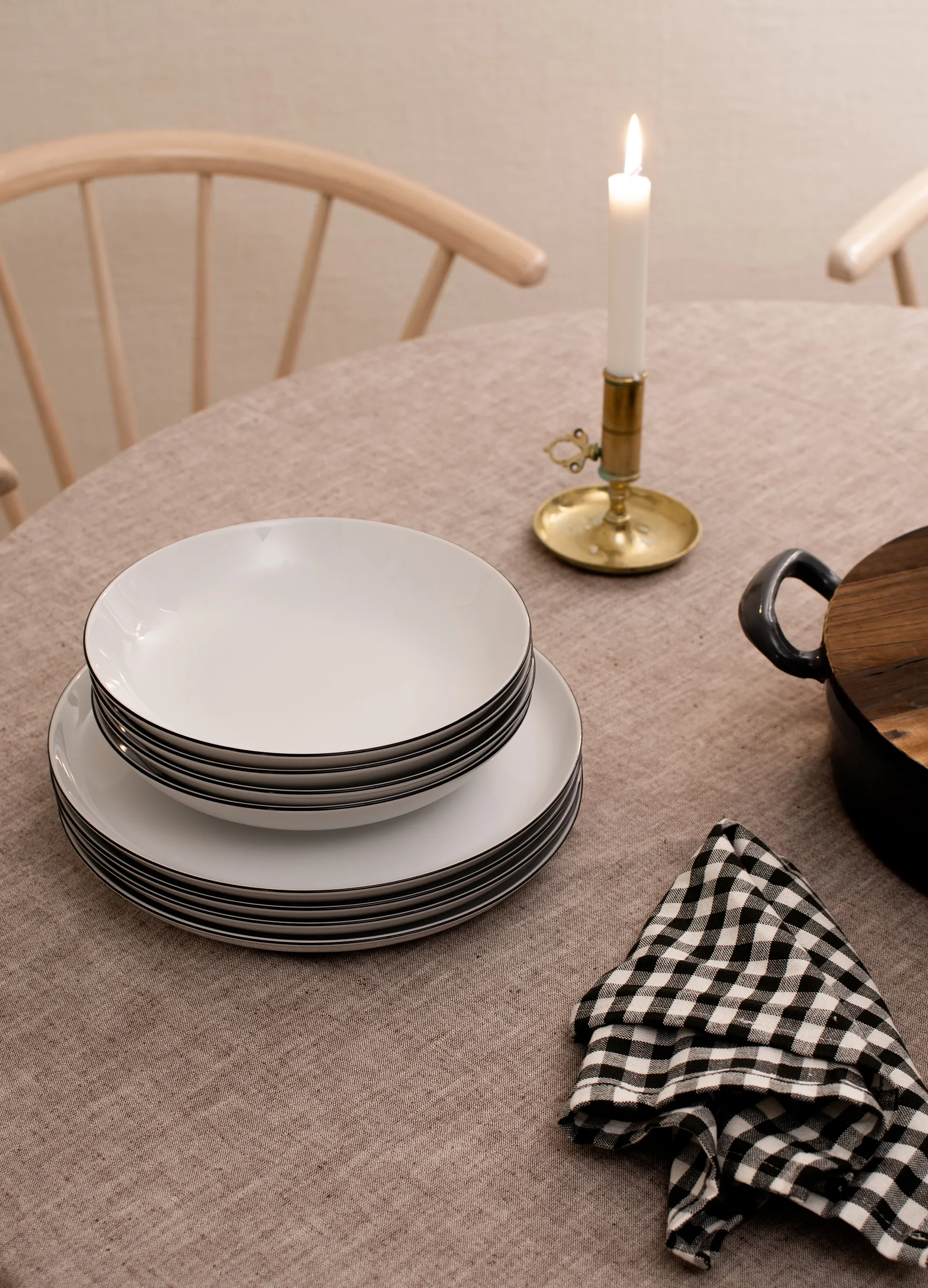 Lido black line -astiastosarja 12 osaa, Valkoinen mustalla reunalla Seltmann Weiden