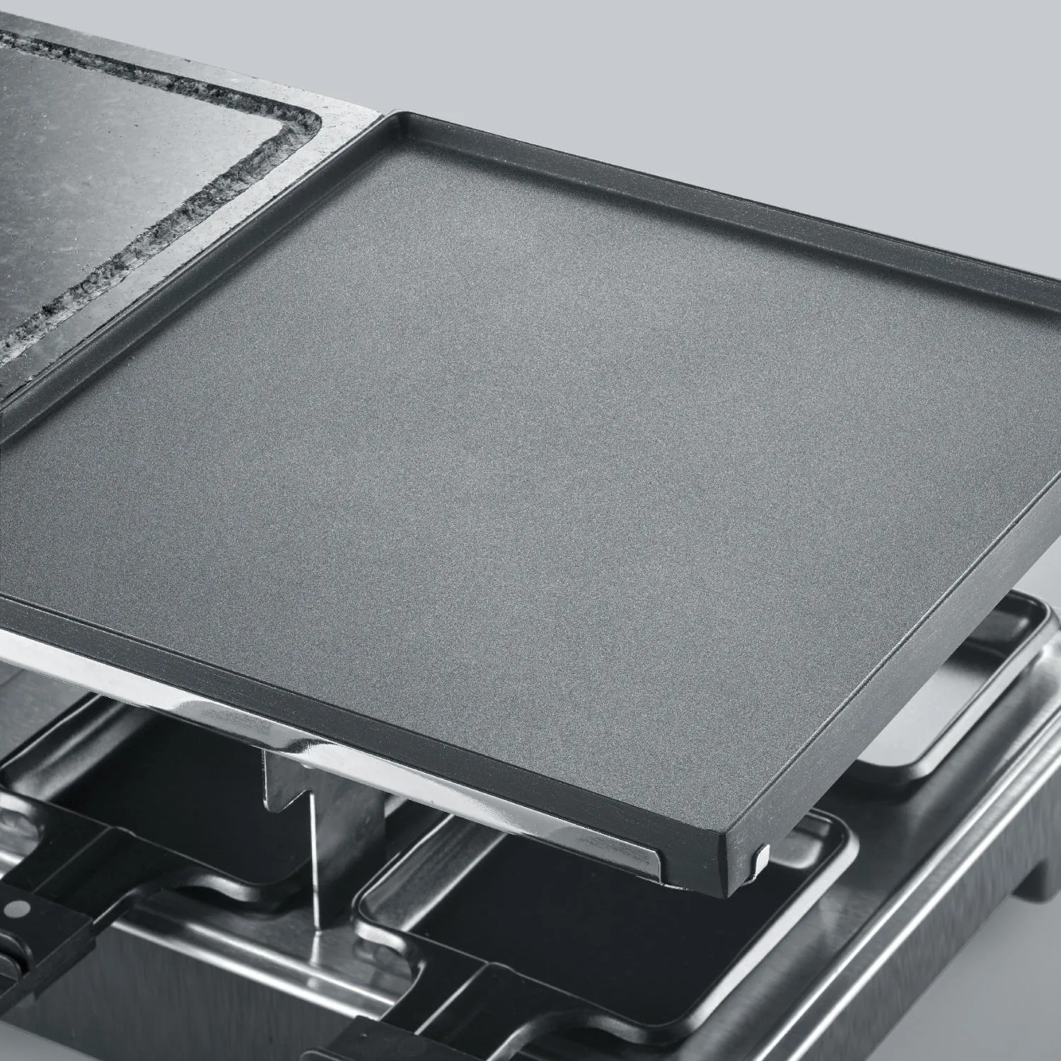 Severin RG 2376 raclette-yhdistelmägrilli/kivi 8 pannulla, Musta Severin
