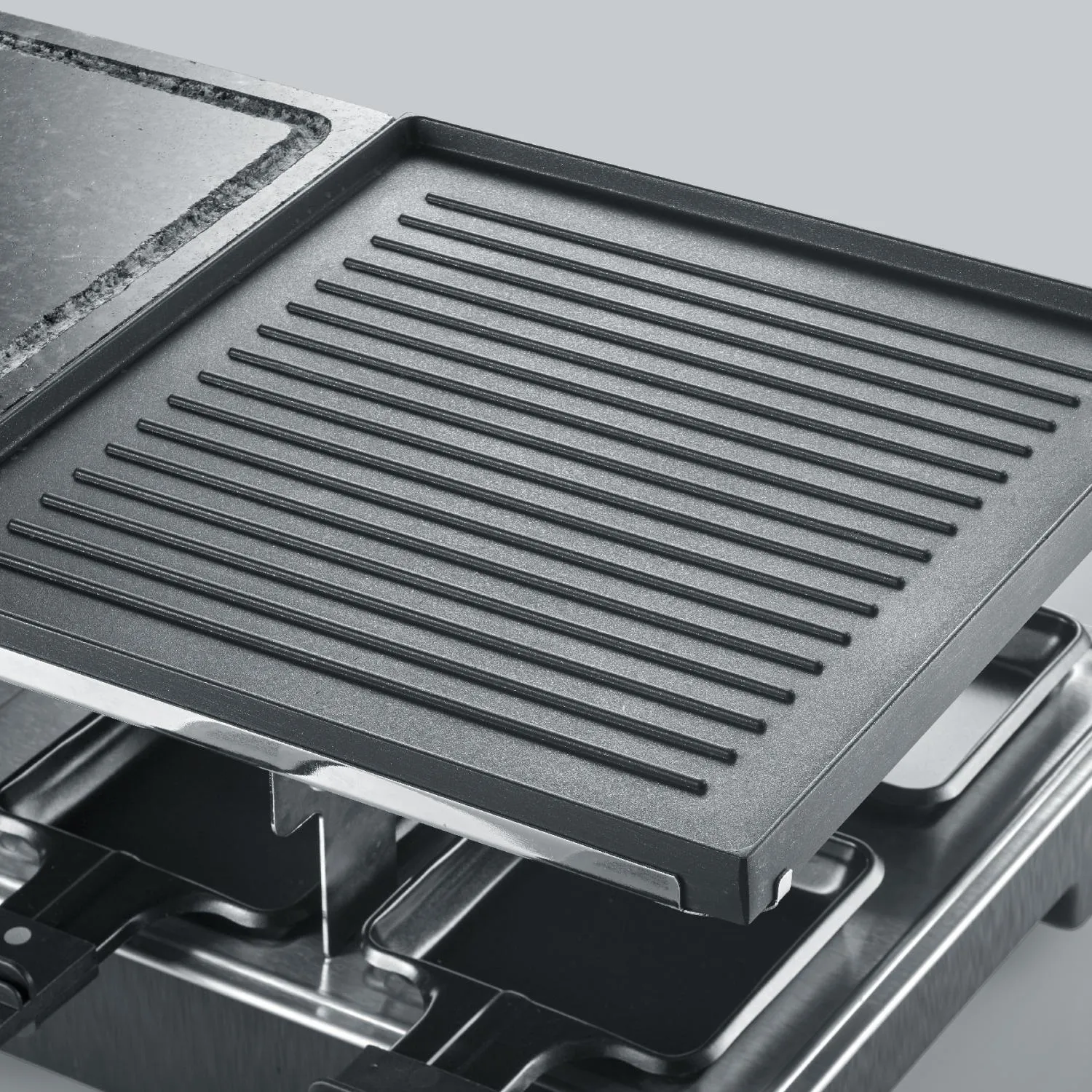 Severin RG 2376 raclette-yhdistelmägrilli/kivi 8 pannulla, Musta Severin