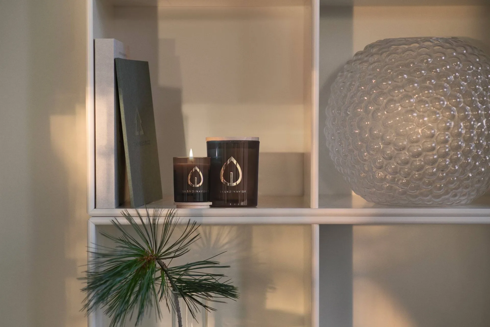 Hygge Gold Symbol tuoksukynttilä, 65 g Skandinavisk