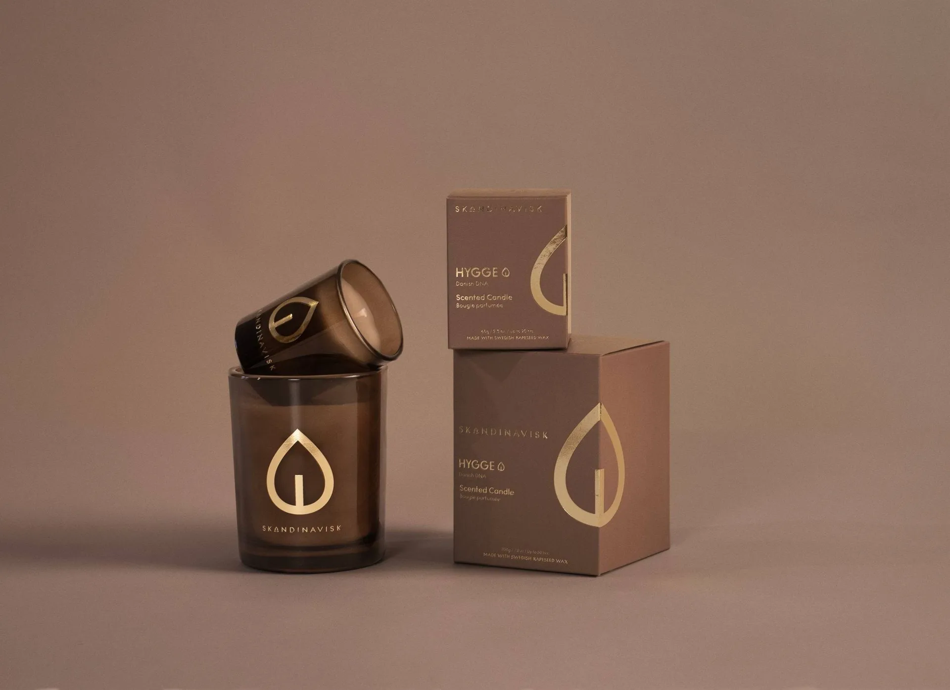 Hygge Gold Symbol tuoksukynttilä, 65 g Skandinavisk