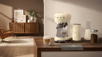 Smeg 50's Style espressokone maidonvaahdottimella - kerma - Smeg