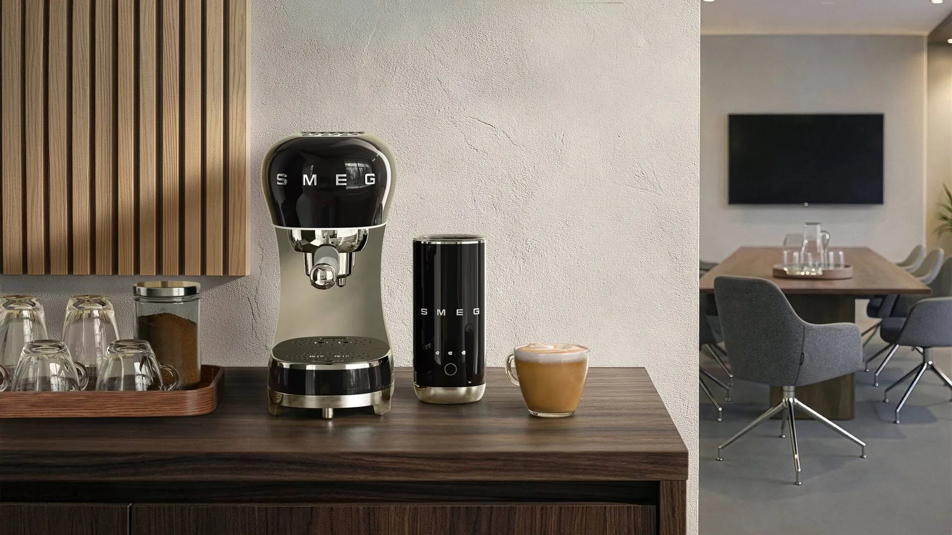 Smeg 50's Style espressokone maidonvaahdottimella, Musta Smeg