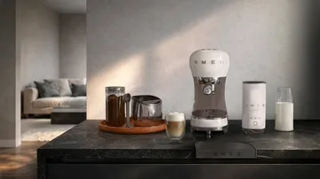 Smeg 50's Style espressokone maidonvaahdottimella - Valkoinen - Smeg