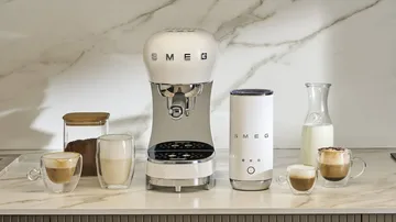 Smeg 50's Style espressokone maidonvaahdottimella - Valkoinen - Smeg