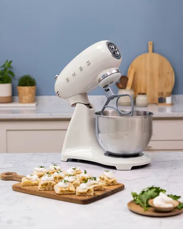 Smeg 50’s style keittiökone - Kreemi, 1000 W, 4,8 l - Smeg