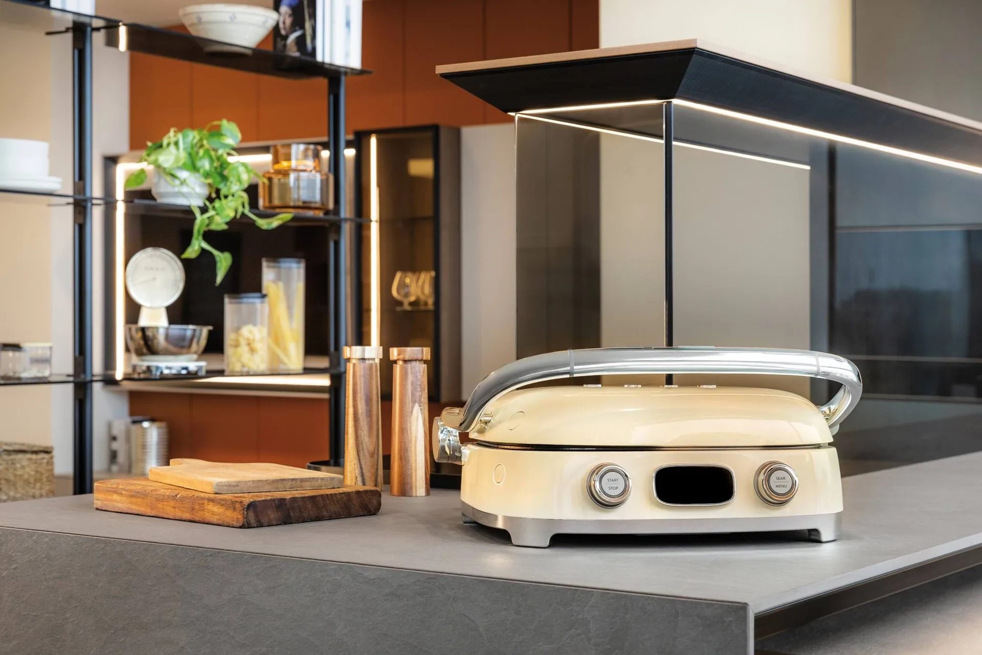 Smeg 50's Style monitoimigrilli, Creme korkeakiilto Smeg