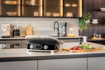 Smeg 50's Style monitoimigrilli - Musta korkeakiiltoinen - Smeg