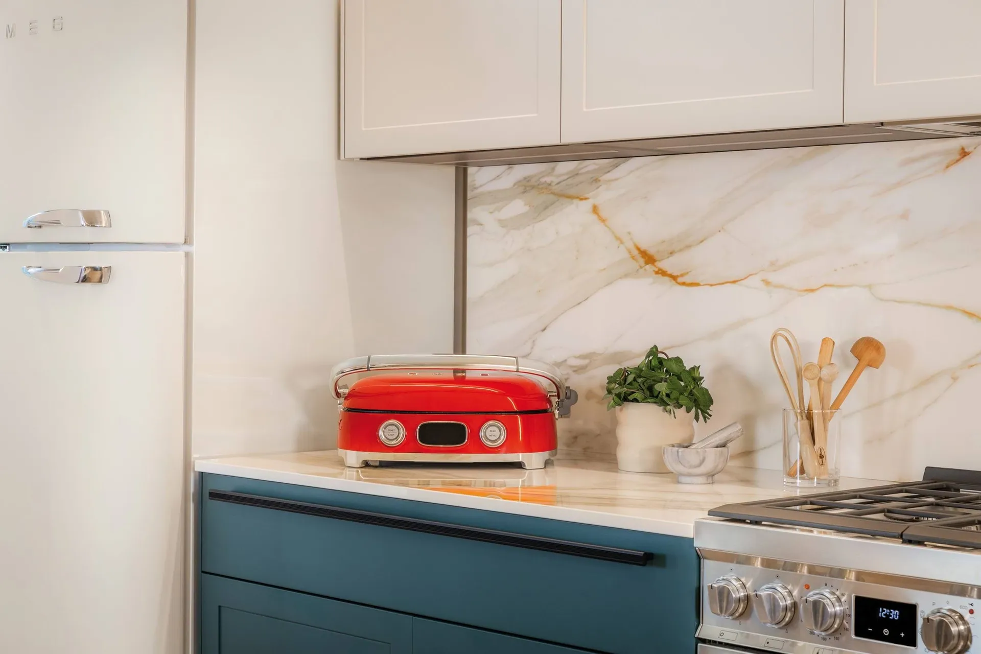 Smeg 50's Style monitoimigrilli, Punainen korkeakiilto Smeg