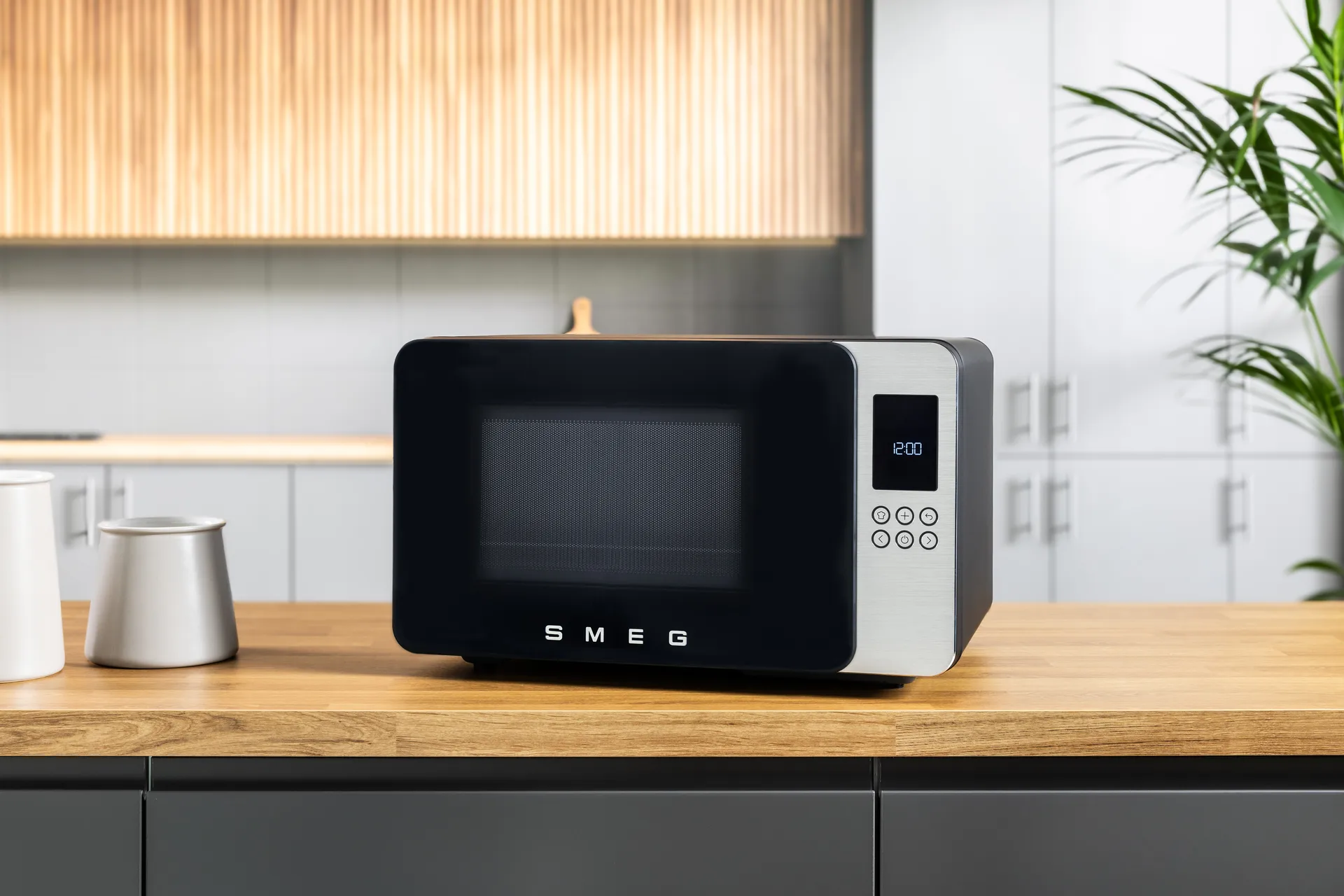 Smeg mikroaaltouuni, Musta Smeg