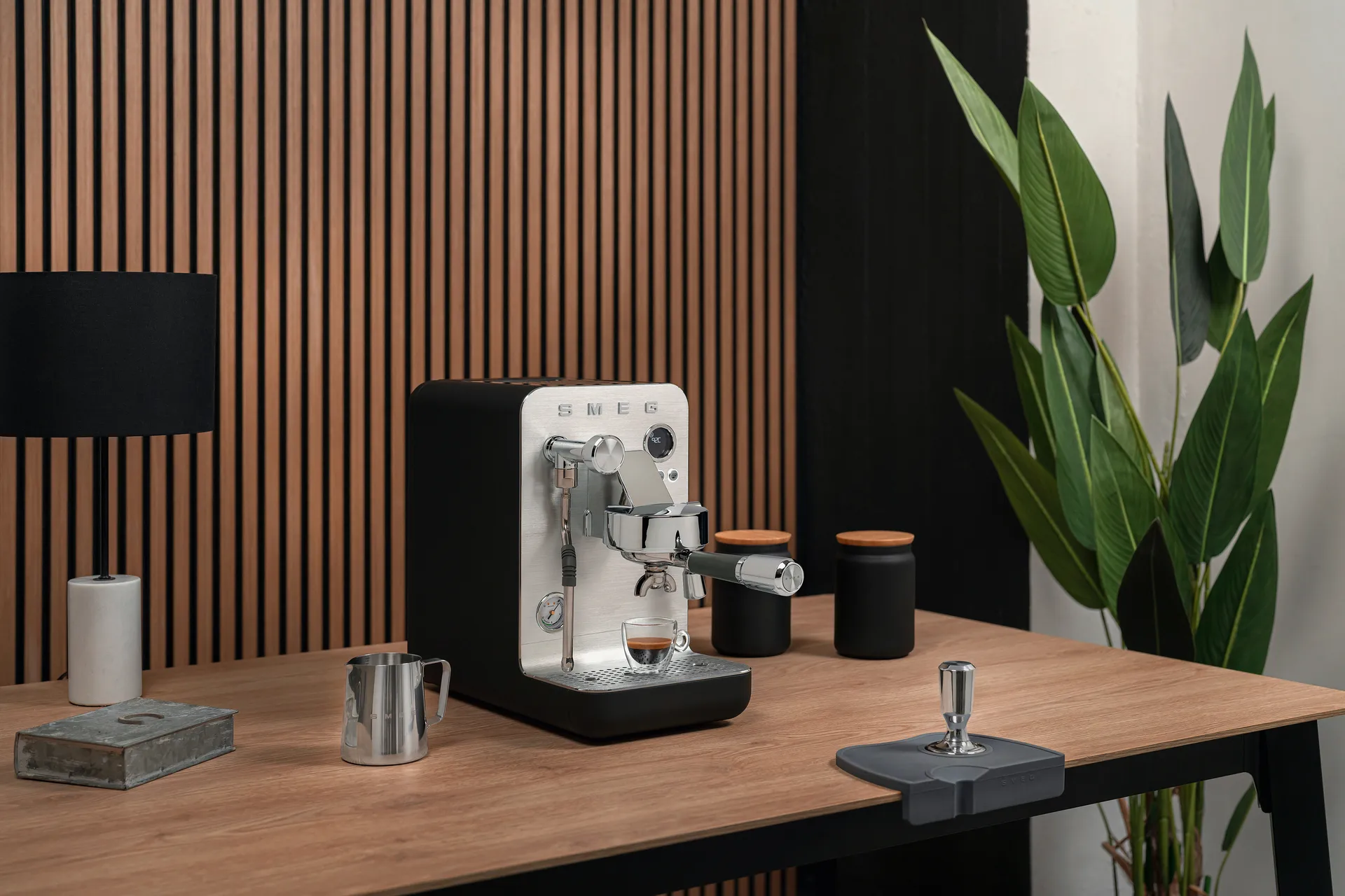 Smeg minipro espressokeitin, Musta Smeg