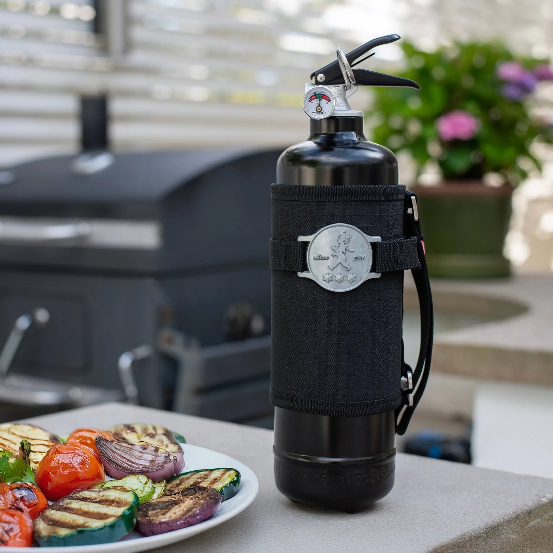 Solstickan jauhesammutin 6 kg, Outdoor edition, Musta Solstickan Design