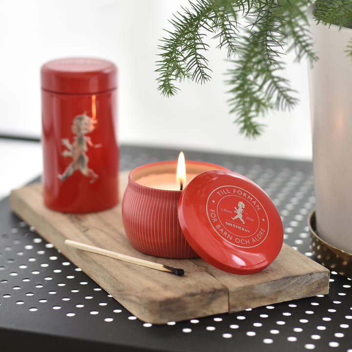 Solstickan lahjapakkaus tuoksukynttilä + tulitikkuaski, Punainen-tuoksukynttilä kaneli & appelsiini Solstickan Design