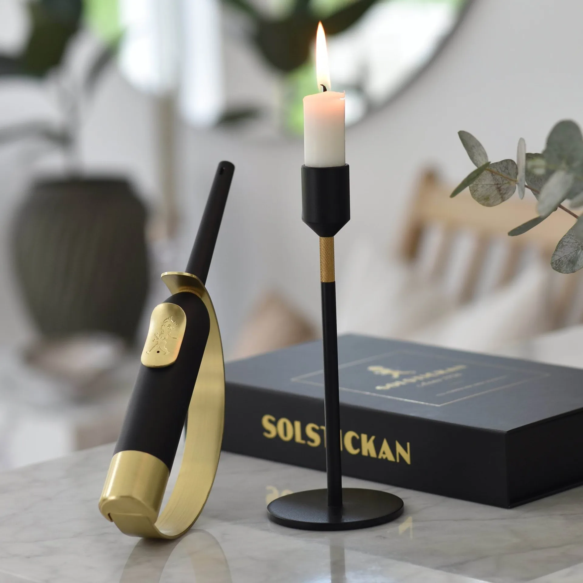 Solstickan liekinheitin sytytin, Musta-messinki Solstickan Design
