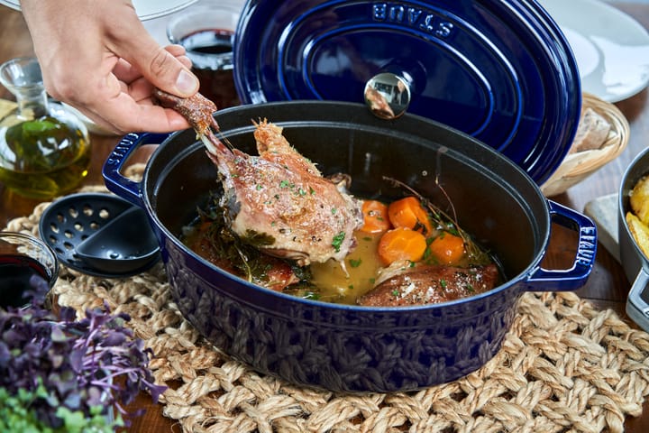 Staub La Cocotte ovaali pata valurauta 5,5 L, Tummansininen STAUB