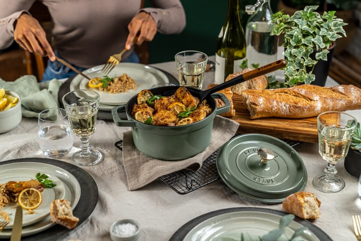 Staub La Cocotte pyöreä pata valurauta 6,7 L, Eukalyptus puu STAUB