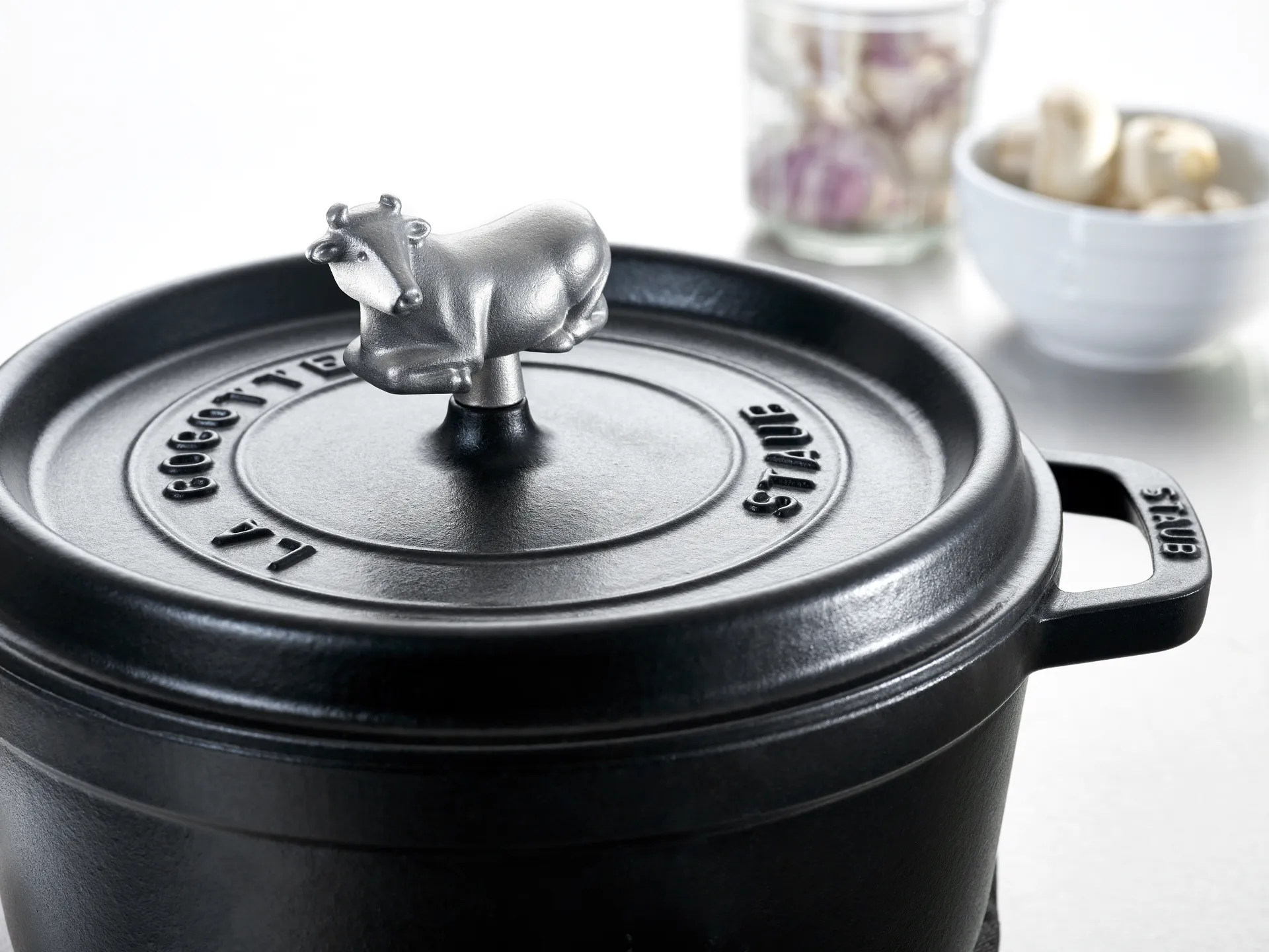 Staub nuppi metallista, Lehmä STAUB