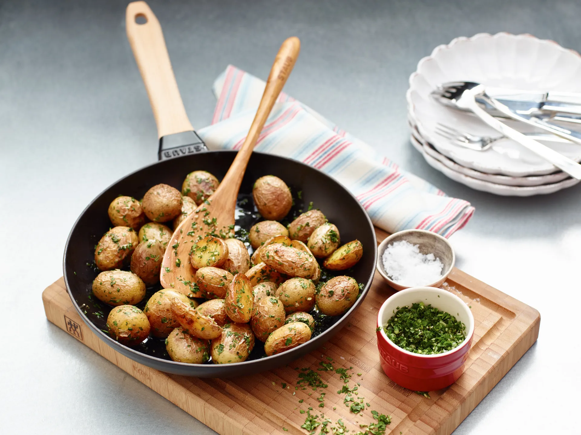 Staub paistinpannu valurauta musta vaalea puukahva., Ø26 cm STAUB