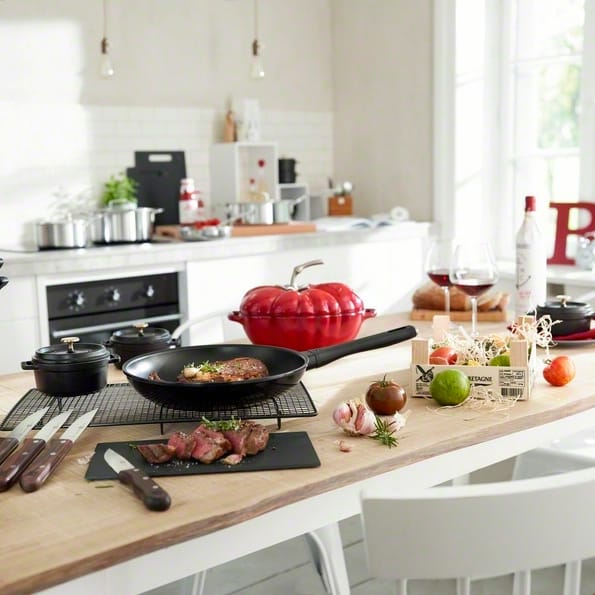Staub tomaattipata valurautaa, 2,9 l, punainen STAUB