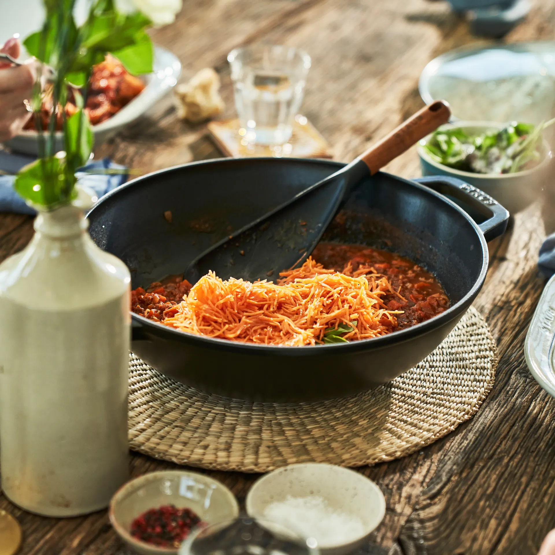 Wokkipannu lasikannella Ø30 cm 4,4 L, Musta STAUB