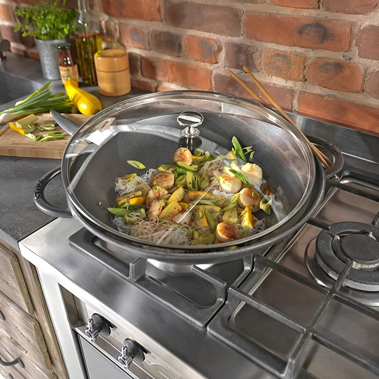 Wokkipannu lasikannella Ø37 cm 5,7 L, Harmaa STAUB