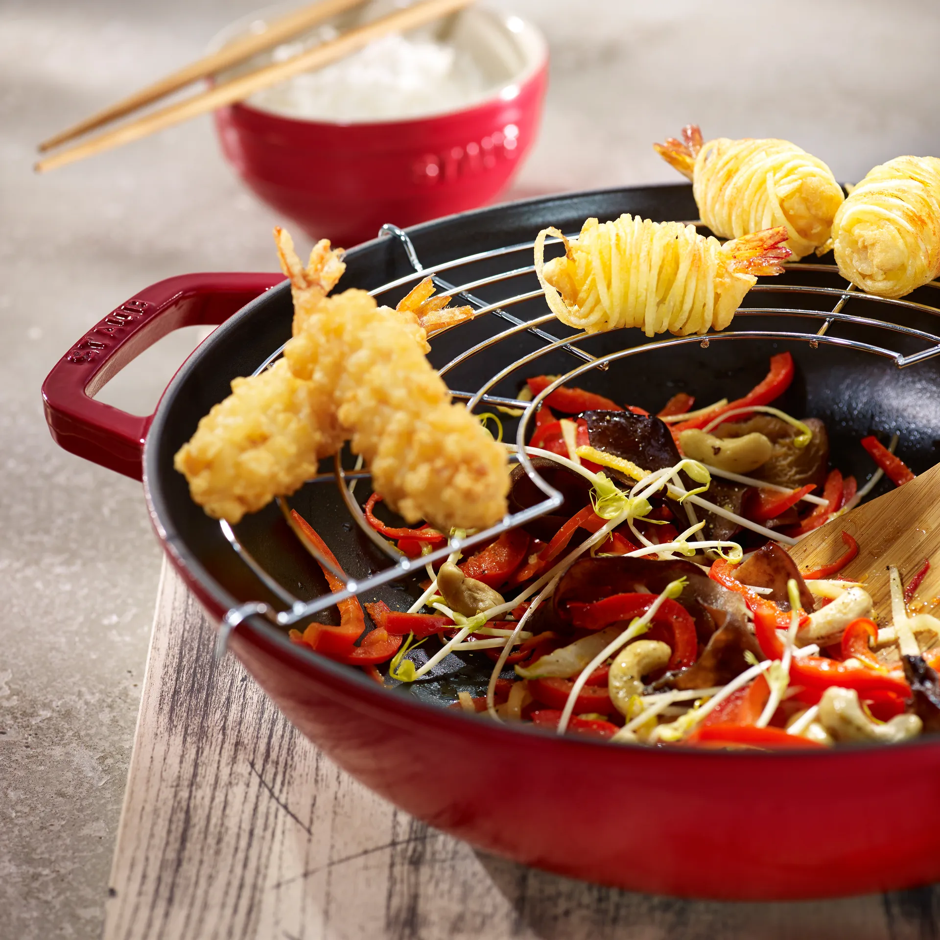Wokkipannu lasikannella Ø37 cm 5,7 L, Punainen STAUB