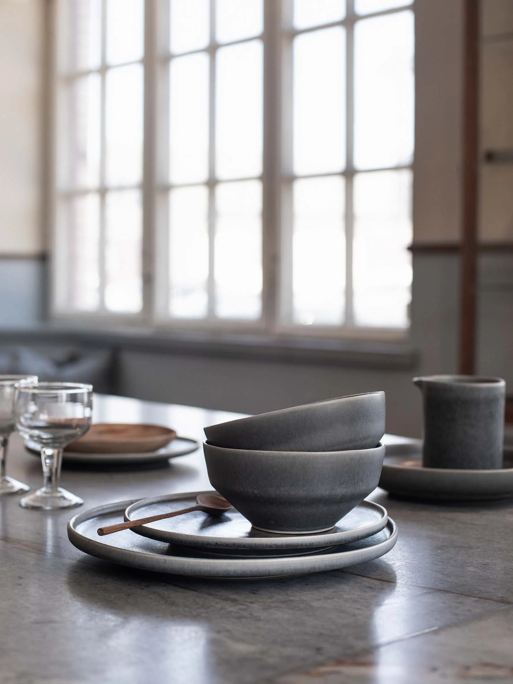 Centro ruokalautanen Ø28 cm, Pehmeä harmaa Tell Me More