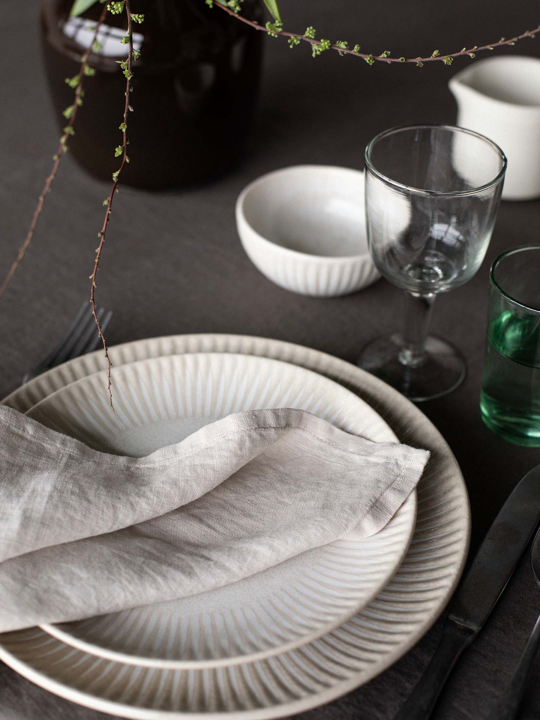 Granada lautanen Ø22 cm, Cremevit-beige Tell Me More