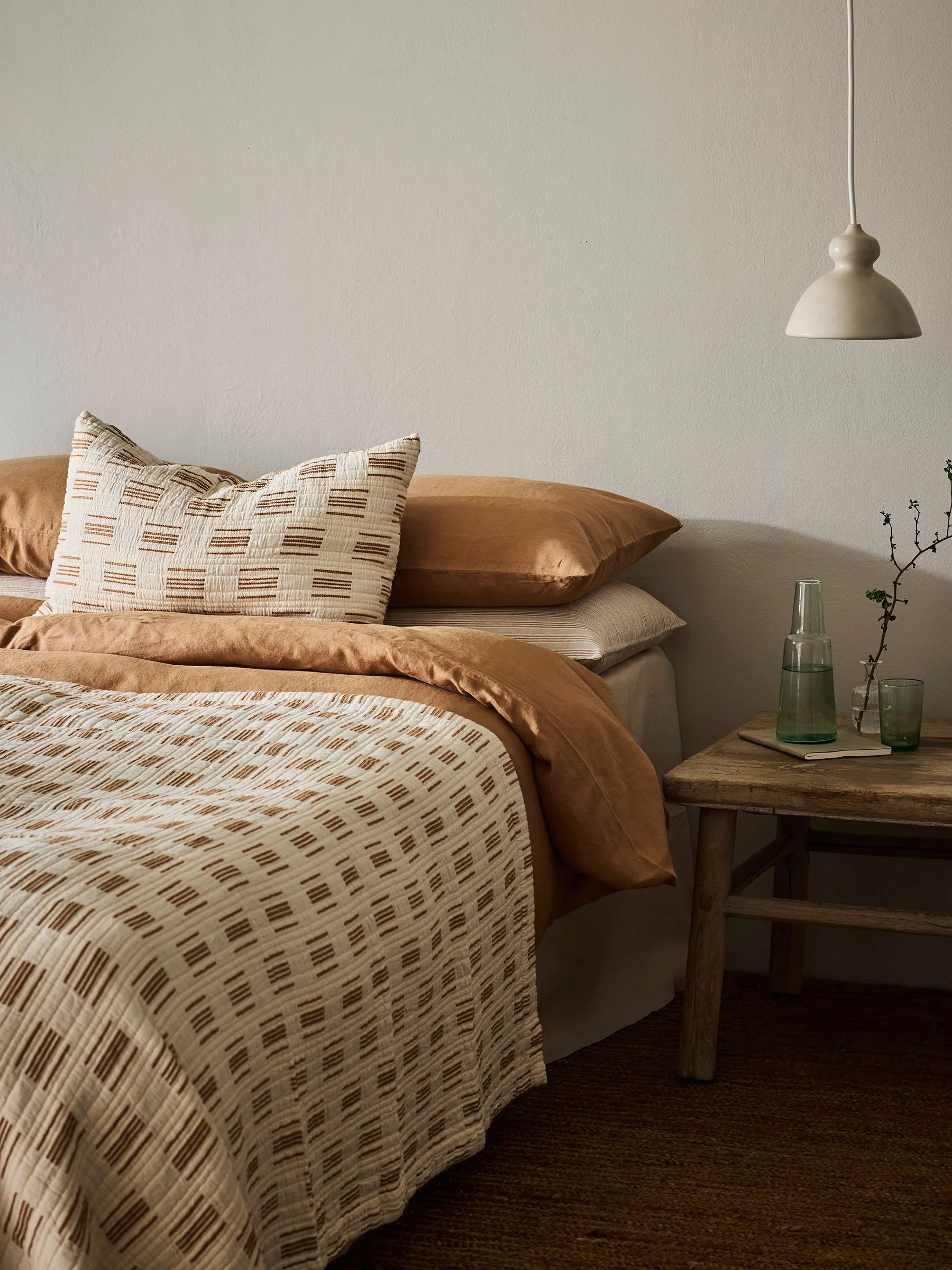 Julien tyynynpäällinen 40x60 cm, Off-white-roströd Tell Me More