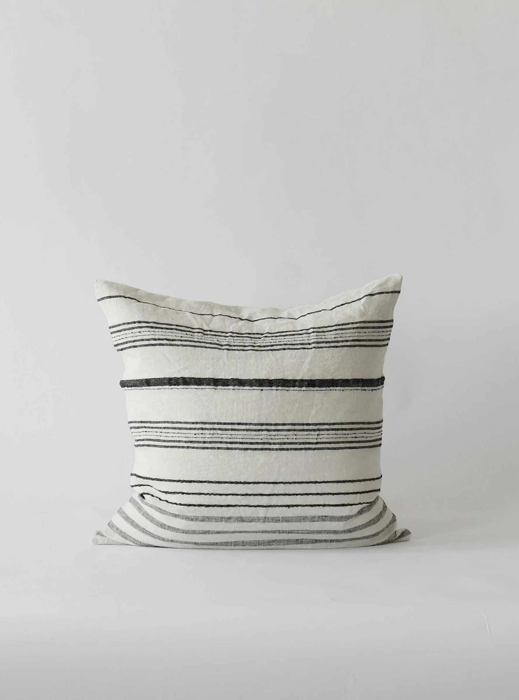 Noelle tyynynpäällinen pellava 50 x 50 cm, White/black Tell Me More