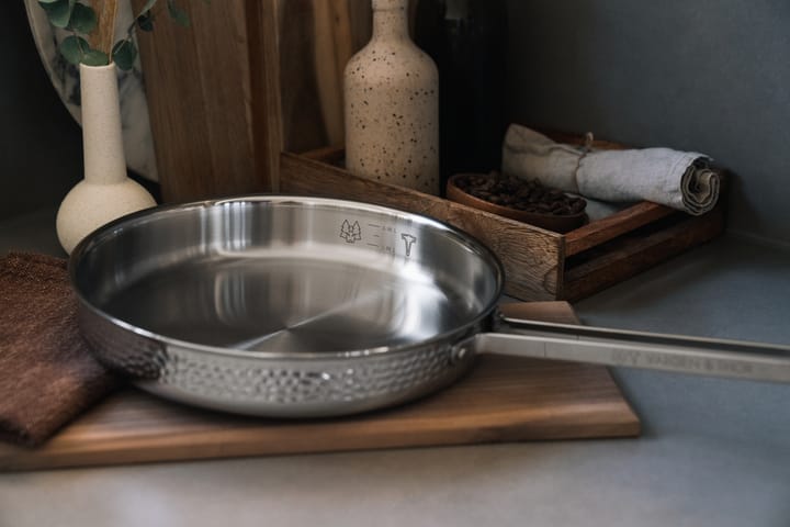 Modell M1 vasaroitu paistokasari Ø28 cm, Kromi kannen kanssa Vargen & Thor