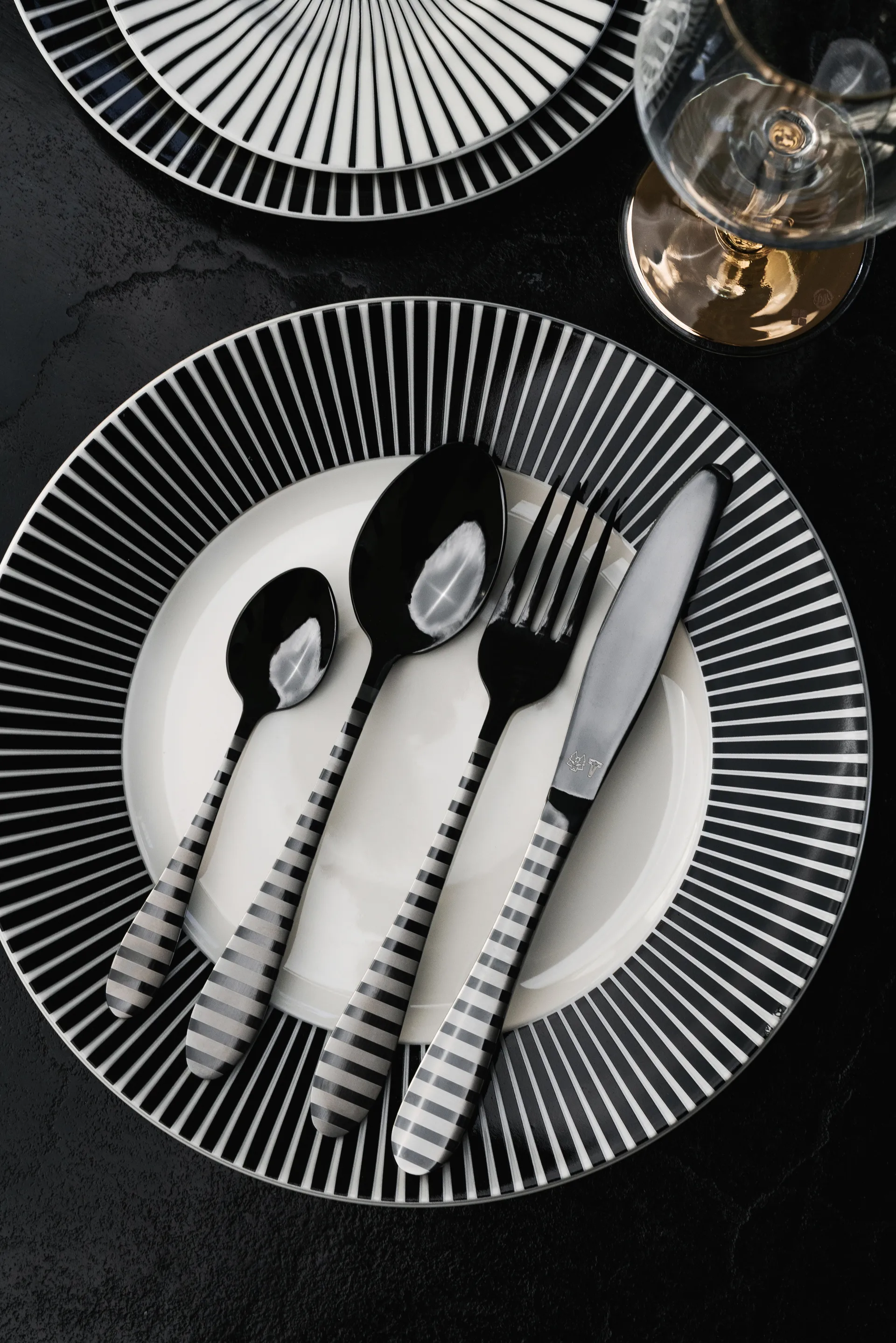 Zebra aterinsetti, 16 osaa Vargen & Thor