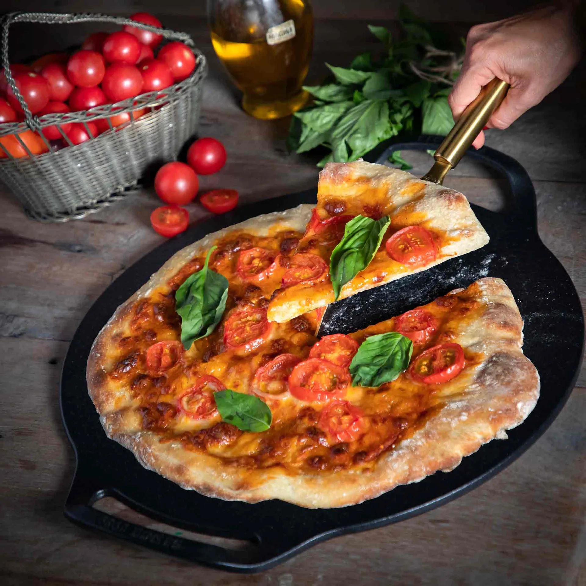 Victoria pizzakivi Ø38 cm, Musta Victoria