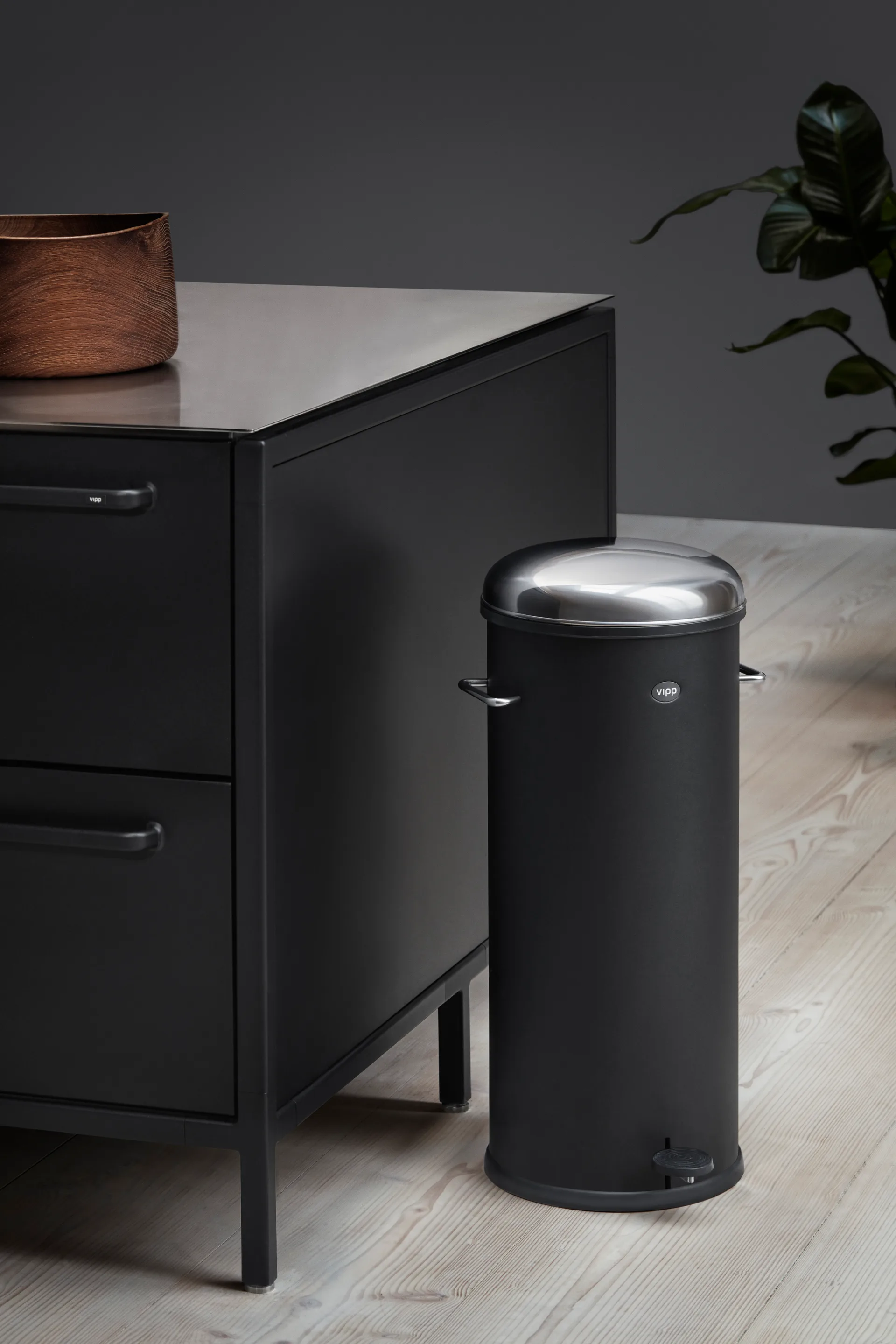 Vipp17 poljinroska-astia 30 l, Black Vipp