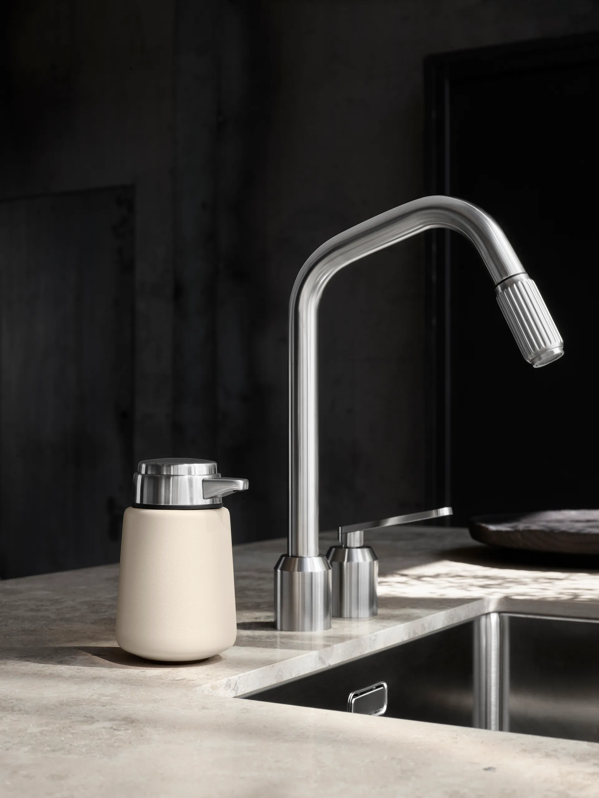 Vipp9 saippuapumppu 400 ml, Beige Vipp