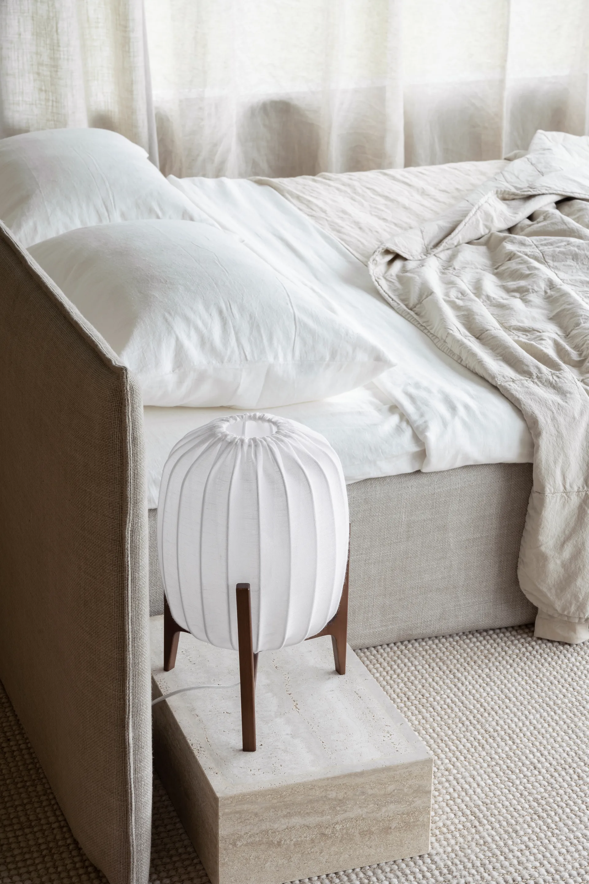 Prisma pöytälamppu, Dark ash-white Watt & Veke