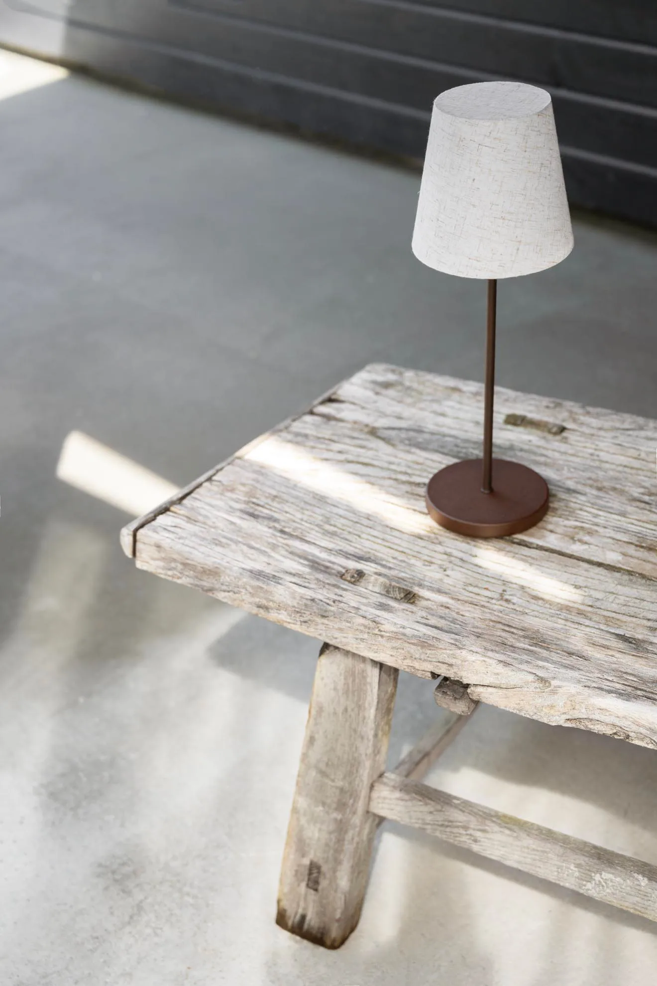 Tyra Pöytä kannettava pöytävalaisin Ø14 cm, Coffee Watt & Veke