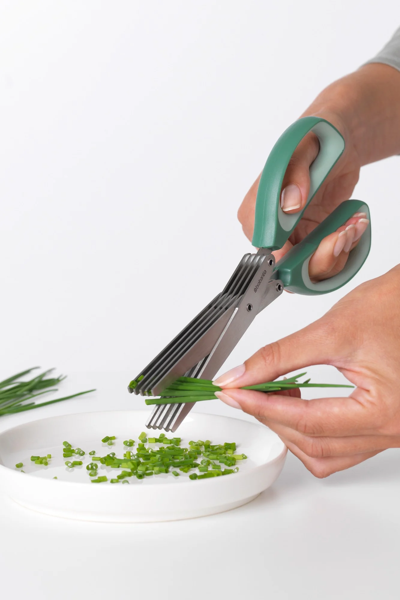 Brabantian yrttisakset sopivat erinomaisesti ruohosipulin tai muiden yrttien leikkaamiseen, mikä tekee niistä loistavan lahjan harrastuskokkeille.