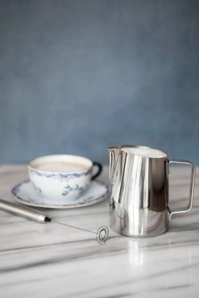 Hobbybaristoille maidonvaahdotin on välttämätön, mutta myös harrastuskokit käyttävät sitä kastikkeiden vaahdotukseen, mikä tekee siitä erinomaisen lahjan.