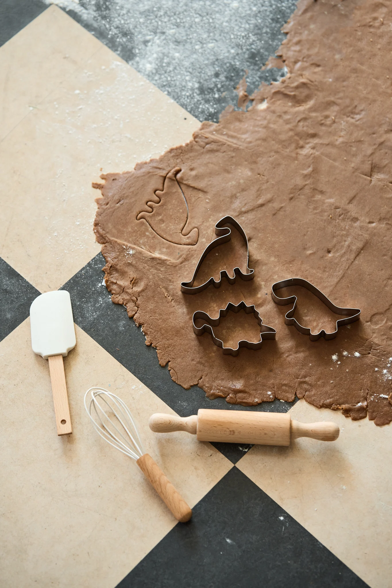 Dinosaurusmuotoiset piparkakkuvuoat eivät ole vain söpö lahjaidea lapsille, vaan myös täydellinen lahja harrastusleipureiden joulukalenteriin.